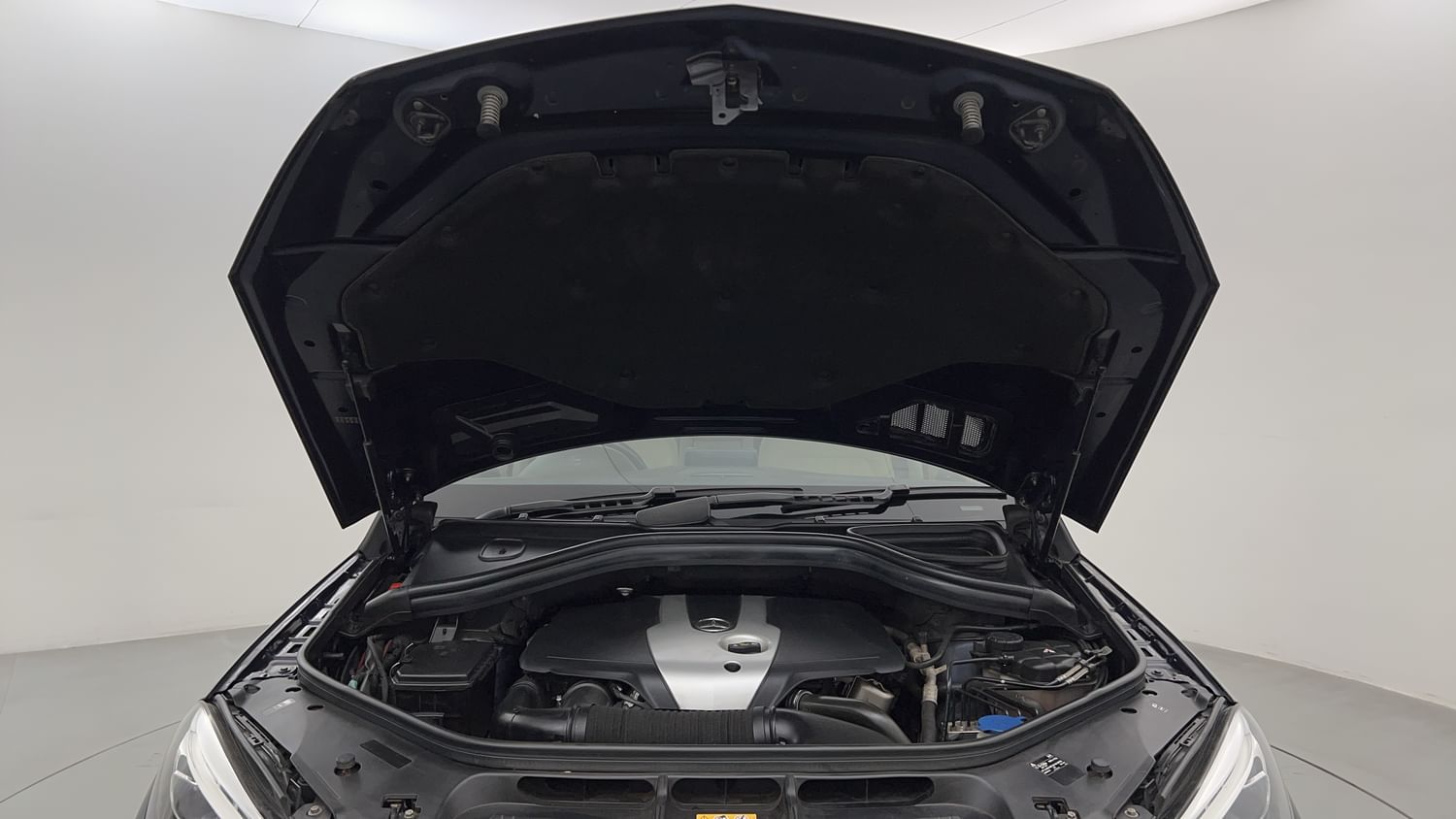 New Mercedes-Benz GLE engine ENGINE & BONNET OPEN FRONT VIEW