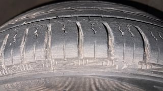 Used 2013 Hyundai Grand i10 [2013-2017] Magna 1.2 Kappa VTVT Petrol Manual tyres RIGHT FRONT TYRE TREAD VIEW