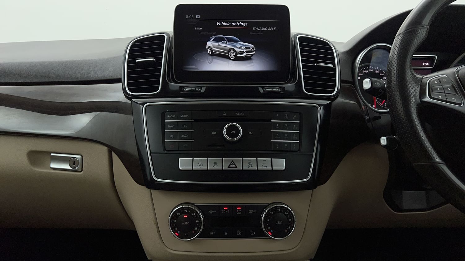 New Mercedes-Benz GLE interior MUSIC SYSTEM & AC CONTROL VIEW