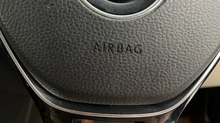 Used 2018 Volkswagen Vento [2017-2019] Highline Plus Diesel AT Diesel Automatic top_features Airbags