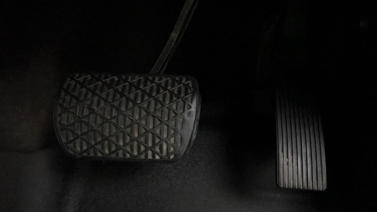 New Mercedes-Benz GLE interior PEDALS VIEW