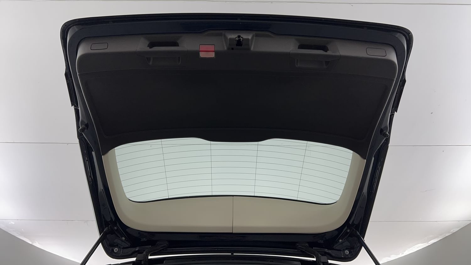 New Mercedes-Benz GLE interior DICKY DOOR OPEN VIEW