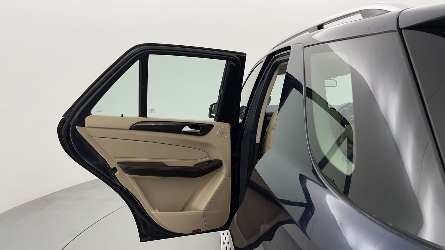 New Mercedes-Benz GLE interior LEFT REAR DOOR OPEN VIEW