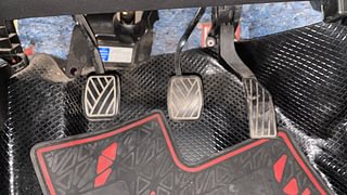 Used 2020 Maruti Suzuki Vitara Brezza [2020-2022] VXI Petrol Manual interior PEDALS VIEW