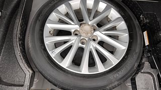 Used 2017 Toyota Camry [2015-2018] Hybrid Petrol Automatic tyres SPARE TYRE VIEW