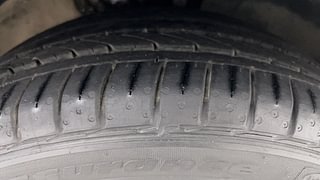 Used 2018 Volkswagen Ameo [2016-2020] Highline1.2L Plus (P) Petrol Manual tyres RIGHT FRONT TYRE TREAD VIEW