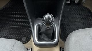Used 2018 Volkswagen Ameo [2016-2020] Highline1.2L Plus (P) Petrol Manual interior GEAR  KNOB VIEW