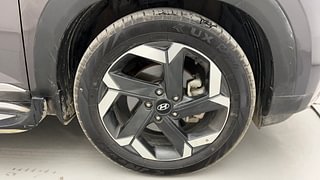 Used 2021 Hyundai Alcazar Platinum 7 STR 1.5 Diesel MT Diesel Manual tyres RIGHT FRONT TYRE RIM VIEW