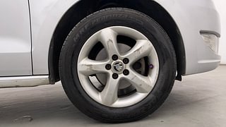 Used 2015 Skoda Rapid [2011-2016] Ambition Diesel MT Diesel Manual tyres RIGHT FRONT TYRE RIM VIEW
