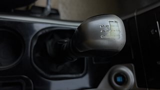 Used 2020 Mahindra XUV500 [2018-2020] W11 Diesel Manual interior GEAR  KNOB VIEW