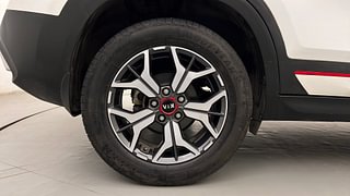 Used 2019 Kia Seltos GTX DCT Petrol Automatic tyres RIGHT REAR TYRE RIM VIEW