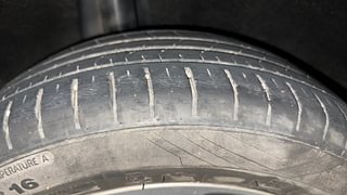 Used 2016 Maruti Suzuki Baleno [2015-2019] Zeta AT Petrol Petrol Automatic tyres RIGHT REAR TYRE TREAD VIEW