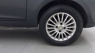 Used 2016 Tata Zest [2014-2019] XTA Diesel Diesel Automatic tyres RIGHT FRONT TYRE RIM VIEW