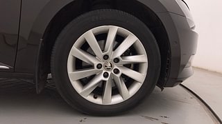 Used 2018 Skoda Superb [2016-2019] L&K TSI AT Petrol Automatic tyres RIGHT FRONT TYRE RIM VIEW