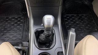 Used 2017 Mahindra XUV500 [2015-2018] W6 Diesel Manual interior GEAR  KNOB VIEW