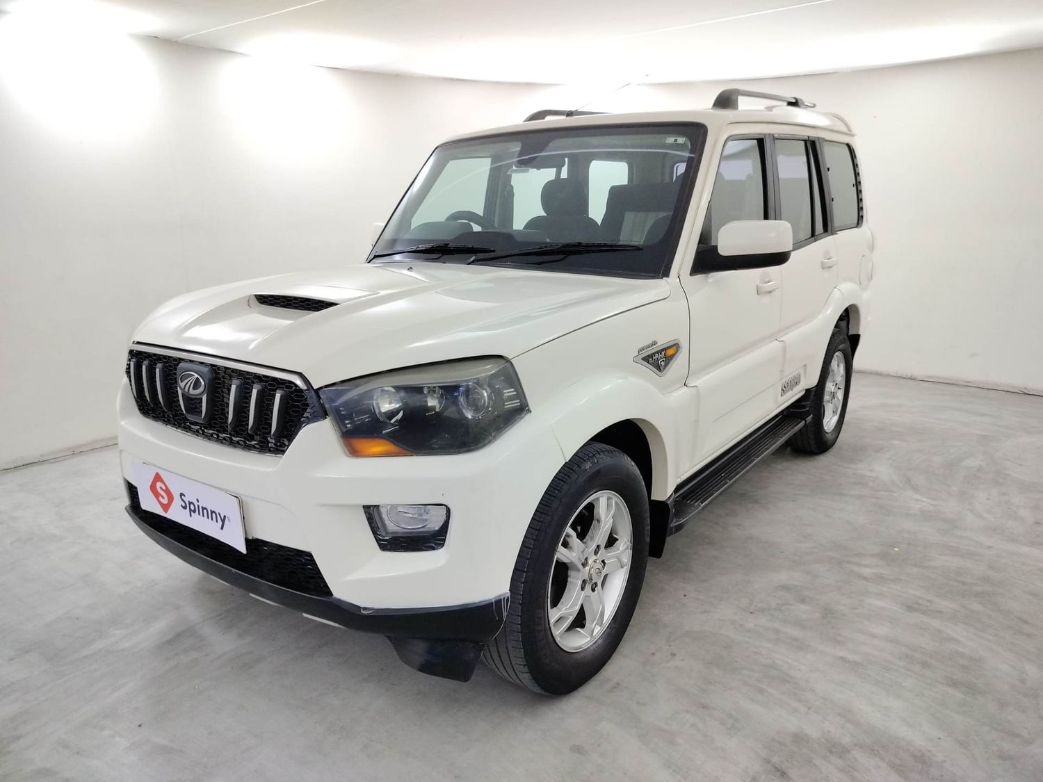 LEFT FRONT CORNER VIEW