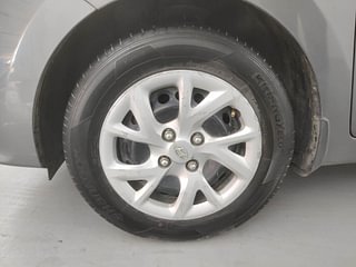 Used 2018 Hyundai Grand i10 [2017-2020] Sportz (O) 1.2 kappa VTVT Petrol Manual tyres LEFT FRONT TYRE RIM VIEW