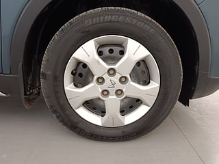 Used 2021 Mahindra XUV 300 W6 AMT Diesel Diesel Automatic tyres RIGHT FRONT TYRE RIM VIEW