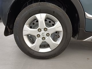 Used 2021 Mahindra XUV 300 W6 AMT Diesel Diesel Automatic tyres RIGHT REAR TYRE RIM VIEW