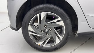 Used 2020 Hyundai New i20 Asta 1.0 Turbo IMT Petrol Manual tyres RIGHT REAR TYRE RIM VIEW