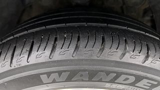 Used 2021 Mahindra XUV 300 W8 AMT (O) Diesel Diesel Automatic tyres RIGHT FRONT TYRE TREAD VIEW