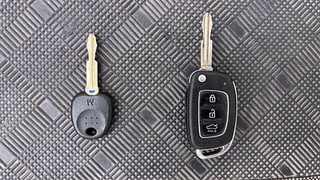 Used 2018 Hyundai Xcent [2017-2019] S Petrol Petrol Manual extra CAR KEY VIEW