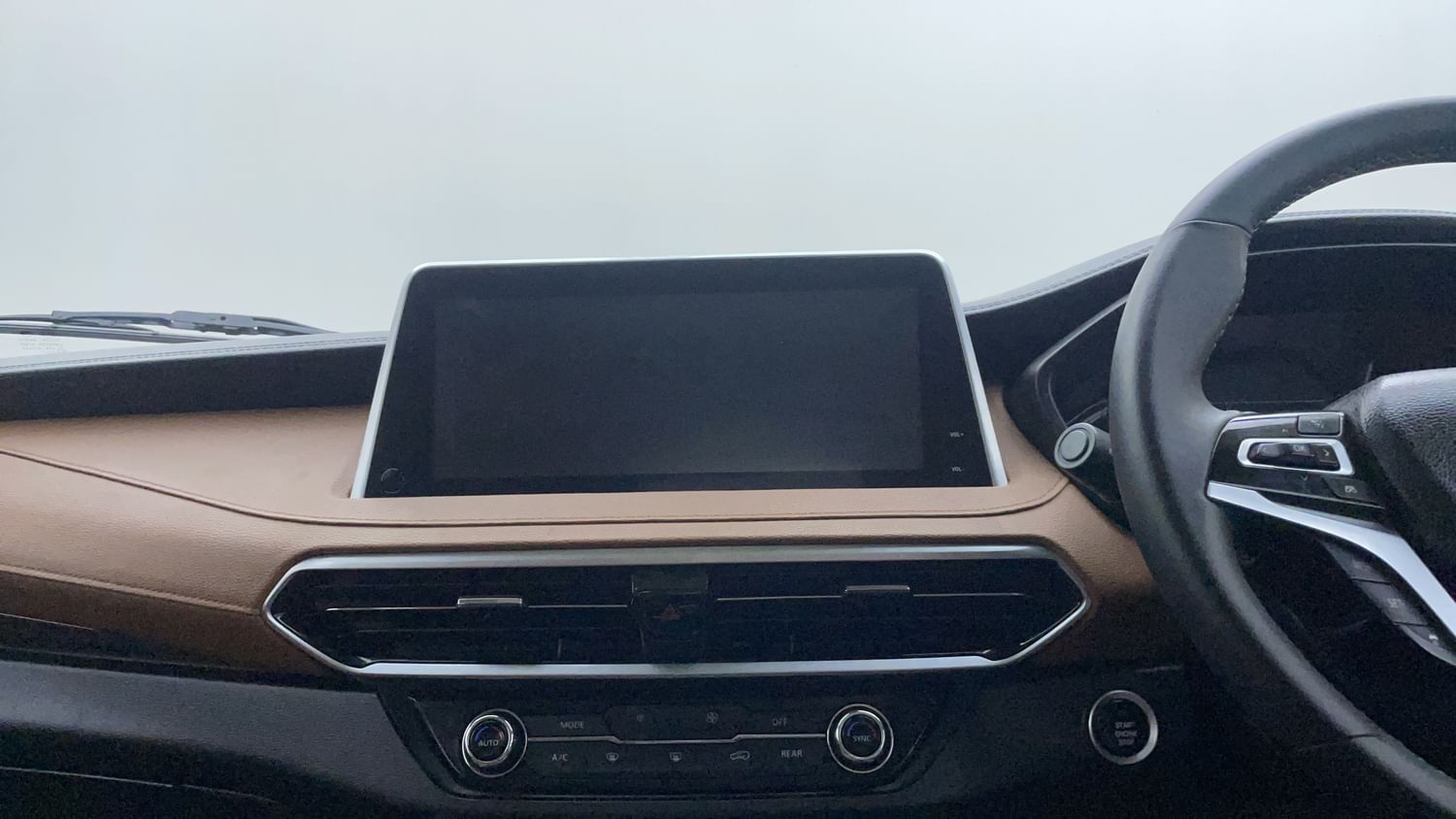 New MG Motors Gloster interior MUSIC SYSTEM & AC CONTROL VIEW