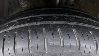 Used 2014 Maruti Suzuki Swift [2011-2017] ZDi Diesel Manual tyres LEFT FRONT TYRE TREAD VIEW