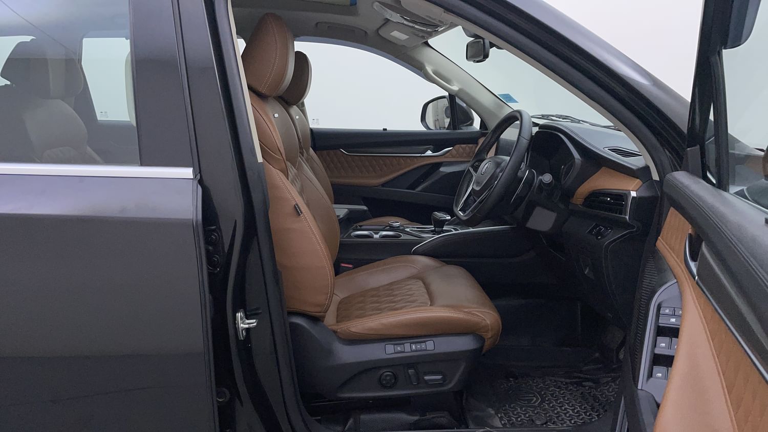 New MG Motors Gloster interior RIGHT SIDE FRONT DOOR CABIN VIEW