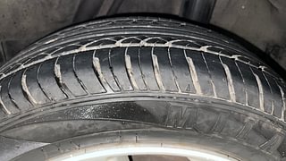 Used 2015 Honda City [2014-2017] V Petrol Manual tyres LEFT REAR TYRE TREAD VIEW