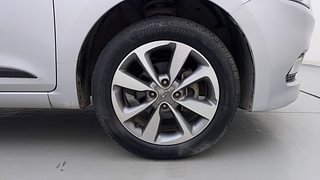 Used 2017 Hyundai Elite i20 [2014-2018] Asta 1.2 Petrol Manual tyres RIGHT FRONT TYRE RIM VIEW