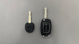 Used 2018 Hyundai Xcent [2017-2019] SX Diesel Diesel Manual extra CAR KEY VIEW