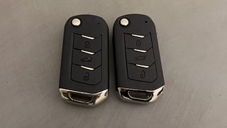 Used 2022 Mahindra XUV700 AX 7 Diesel AT AWD Luxury Pack 7 Diesel Automatic extra CAR KEY VIEW