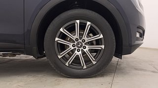 Used 2022 Mahindra XUV700 AX 7 Diesel AT AWD Luxury Pack 7 Diesel Automatic tyres RIGHT FRONT TYRE RIM VIEW