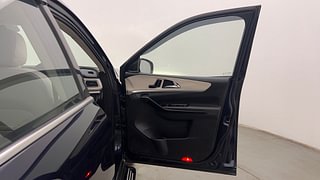 Used 2022 Mahindra XUV700 AX 7 Diesel AT AWD Luxury Pack 7 Diesel Automatic interior RIGHT FRONT DOOR OPEN VIEW