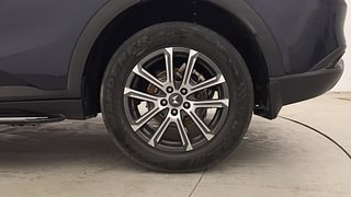 Used 2022 Mahindra XUV700 AX 7 Diesel AT AWD Luxury Pack 7 Diesel Automatic tyres LEFT REAR TYRE RIM VIEW