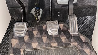 Used 2022 Mahindra XUV 300 W8 Petrol Petrol Manual interior PEDALS VIEW