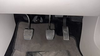 Used 2022 Mahindra XUV 300 W8 (O) Petrol Petrol Manual interior PEDALS VIEW