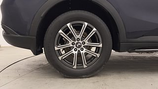 Used 2022 Mahindra XUV700 AX 7 Diesel AT AWD Luxury Pack 7 Diesel Automatic tyres RIGHT REAR TYRE RIM VIEW