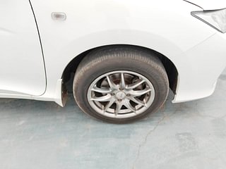 Used 2015 Honda City [2014-2017] SV Petrol Manual tyres RIGHT FRONT TYRE RIM VIEW