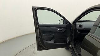 Used 2019 Renault Kwid [2015-2019] 1.0 RXT Opt Petrol Manual interior LEFT FRONT DOOR OPEN VIEW