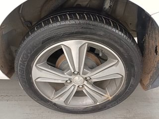 Used 2017 Hyundai Verna [2017-2020] 1.6 VTVT SX Petrol Manual tyres LEFT REAR TYRE RIM VIEW