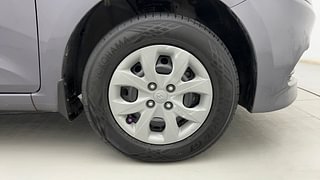 Used 2015 Hyundai Elite i20 [2014-2018] Magna 1.2 Petrol Manual tyres RIGHT FRONT TYRE RIM VIEW