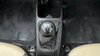 Used 2015 Hyundai Eon [2011-2018] Era + Petrol Manual interior GEAR  KNOB VIEW