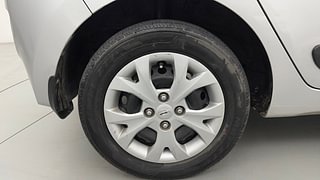 Used 2013 Hyundai Grand i10 [2013-2017] Magna 1.2 Kappa VTVT Petrol Manual tyres RIGHT REAR TYRE RIM VIEW