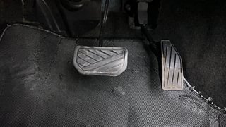 Used 2018 Maruti Suzuki Swift [2017-2021] ZXi AMT Petrol Automatic interior PEDALS VIEW