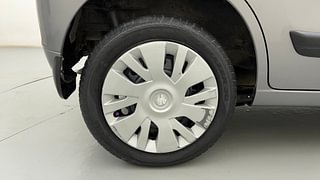 Used 2016 Maruti Suzuki Wagon R 1.0 [2015-2019] VXI AMT Petrol Automatic tyres RIGHT REAR TYRE RIM VIEW