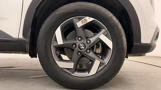 Used 2021 Hyundai Venue [2019-2022] SX Plus 1.0 Turbo DCT Petrol Automatic tyres RIGHT FRONT TYRE RIM VIEW