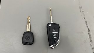 Used 2012 Maruti Suzuki Swift [2011-2017] LXi Petrol Manual extra CAR KEY VIEW