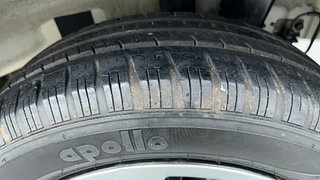 Used 2015 Hyundai Grand i10 [2013-2017] Sportz 1.2 Kappa VTVT Petrol Manual tyres LEFT REAR TYRE TREAD VIEW